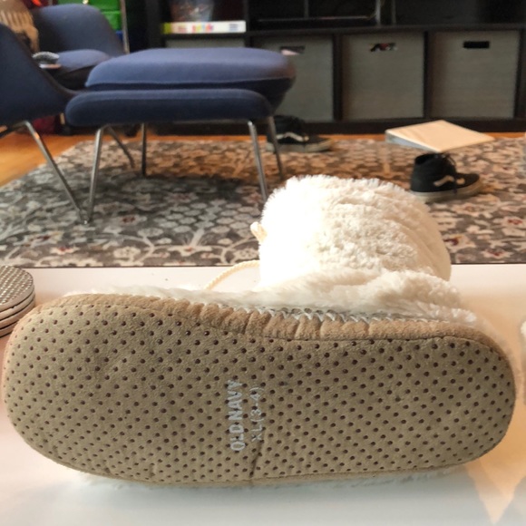 Furry slippers with cute tassels. - Picture 3 of 3